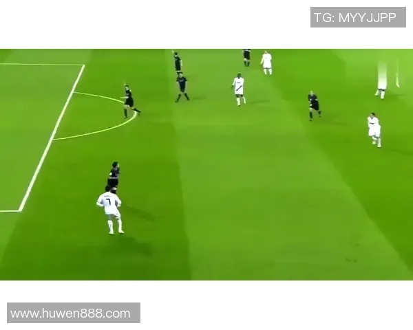 足球明星意外受伤瞬间集锦揭示运动风险与职业生涯的脆弱性